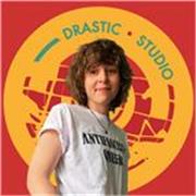 Artista e graphic designer laureata all’Accademia di Belle Arti con esperienza da più di 2 anni, offre lezioni di graphic design 