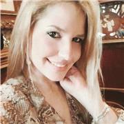 Profesora de primaria imparte clases de todas las asignaturas