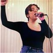 Despierta el artista que llevas dentro con clases de canto, performance y desenvolvimiento escénico