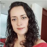 Profesora de preescolar realiza apoyo y repaso a niños de 3 a 9 años, primera clase