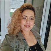 Professeur d'anglais,passionnée, motivée, dynamique et créative qui a 10 ans d'expérience dans l'enseignement secondaire a l'étranger et en france