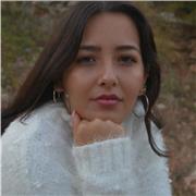 Doy clases particulares bastante económicas de la asignatura de inglés, ayudo con la mejora del habla oral, a preparar exámenes y como refuerzo extra con los deberes del colegio e instituto