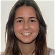 Profesora imparte clases a niños de Primaria y ESO