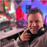 I give private lessons on oud instrument and vocalise