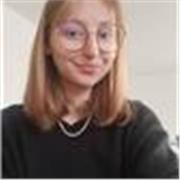 Étudiante qui veut transmettre son savoir qu'elle a pu apprendre et aider des élèves qui en ont besoin