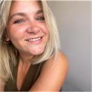 Profe con nivel nativo, graduada de la The University of Manchester, 2 años de experiencia enseñando en España.