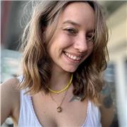 Donne des cours de photographie 
Diplômée avec mention du jury à ETPA