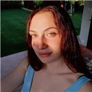 studentessa universitaria dà ripetizioni di inglese, spagnolo e tedesco ad alunni di scuole medie/superiori