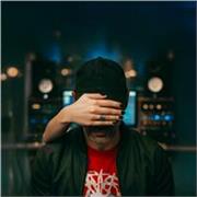 Producteur (Canal+, Arte, Universal Music) propose cours de MAO, production musicale et beatmaking sur Ableton Live et Logic Pro.