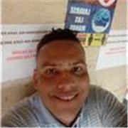 Profesor de Filosofía imparte clases a bachilleres