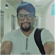 Me defino como un docente dinámico que busca generar curiosidad y lograr la atención del estudiante