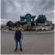 Profesor de Matemáticas imparte clase a niños de primaria