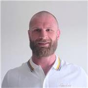 Patient, methodical English teacher helping B1+ adults improve clear communication.