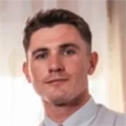 Estudiante de magisterio imparte clases a niños/as