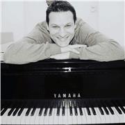 Professeur de piano donne des cours de piano et de solfège en visio conférence