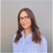 Profesora titulada en artes y alto nivel de inglés. Con experiéncia previa en ensenyanza en lengua inglesa y artes.