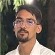 Native English speaker offering online English lessons for school students .