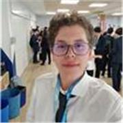 Estudiante que cursa doble titulación: Bachillerato LOMLOE y Bach. Internacional, en Ciencias Sociales. Imparto a Primaria y ESO.