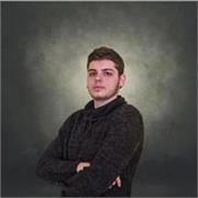 Estudiante de ingeniería y monitor de niños da clases de matemáticas, tecnología, dibujo técnico y programas de edición, a niveles