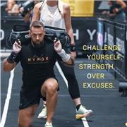 Coaching performance façon HYROX : intensité, discipline, résultats.