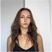 Profesora de filosofía en tercero de carrera ofrece clases para niños o jóvenes cursando E.S.O o Bachillerato. 