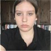 Schüler welcher fließend Englisch spricht und gerne jüngeren Schülern etwas beibringen würde