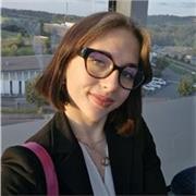 Etudiante en droit  motive et dynamique et passionné.