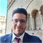 Docente di Scuola Superiore, impartisce lezioni di matematica