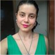 Profesora de español con buen manejo de inglés que enseña a adultos de todas las edades