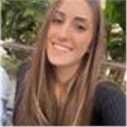 Studentessa universitaria in biotecnologie mediche impartisce lezioni in matematica italiano scienze storia e geografia. (Scuola elementare)