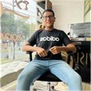Emprendedores que quieren iniciar un negocio o producto.