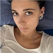 Studentessa offre servizio di aiuto compiti