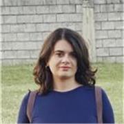 Laureata in Filologia moderna impartisce lezioni di latino agli alunni delle scuole superiori (biennio)