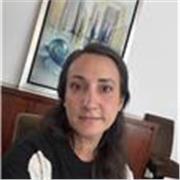 Maestra de ciencias, médico con experiencia en clases a niños y adultos