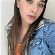 Pedagoga pro activa que ofrece clases concretas y dinámicas