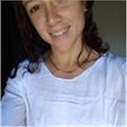 Profesora de Educación Física. Especialista en estimulación temprana. Lengua madre español ( nacida en Argentina )
