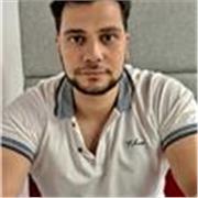 Deutsch Tutor , der die Kinder bei Deutsch hilft 