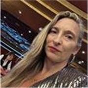 hola, soy Maria, profesora educacion fisica, entrenador y tambien enaeño español, escolar o turistico