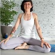 Clases de Yoga presenciales donde aprenderás a trabajar con la mente y el cuerpo a través de la respiración