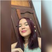 Profesora de diversas asignaturas imparte clases