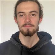 Professeur de sport dans toutes les disciplines et particulièrement dans les sports de raquettes