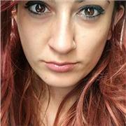 Laureata in inglese e spagnolo impartisce lezioni in lingua e di italiano a stranieri