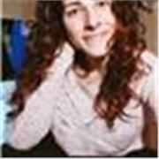 Studentessa di canto lirico e diplomata al CET (scuola di Mogol) in canto moderno