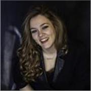 Personas interesadas en la fotografía, diseño gráfico y edición de vídeo. Enseñando programas de Adobe como Photoshop, Premiere…