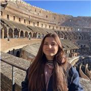 pues soy una chica que actually está cursando 2° de bachillerato biosanitario, con una media excelente en inglés.