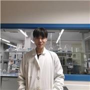 El chino mandarín es mi lengua materna. También aprobé el examen de dominio del idioma chino. Puedo guiar a cualquiera que quiera