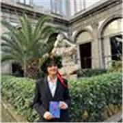 Laureata al Conservatorio San Pietro a Majella di Napoli (Tecnico del suono) impartisce lezioni di nuove tecnologie musicali