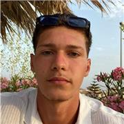 Estudiante en técnico de farmacia. Hablo muy bien el inglés porque estuve 7 años en un instituto británico