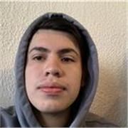 Profesor de informática imparte clases para niños de todas las edades