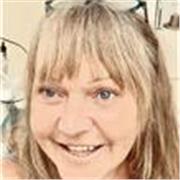 D’origine française, j’ai vécu et travaillé en Angleterre pendant plus de 11 ans et suis parfaitement bilingue.